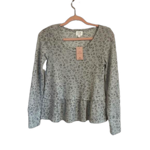 𝅺cozie by Pink Rose Light Grey Leopard Print Top